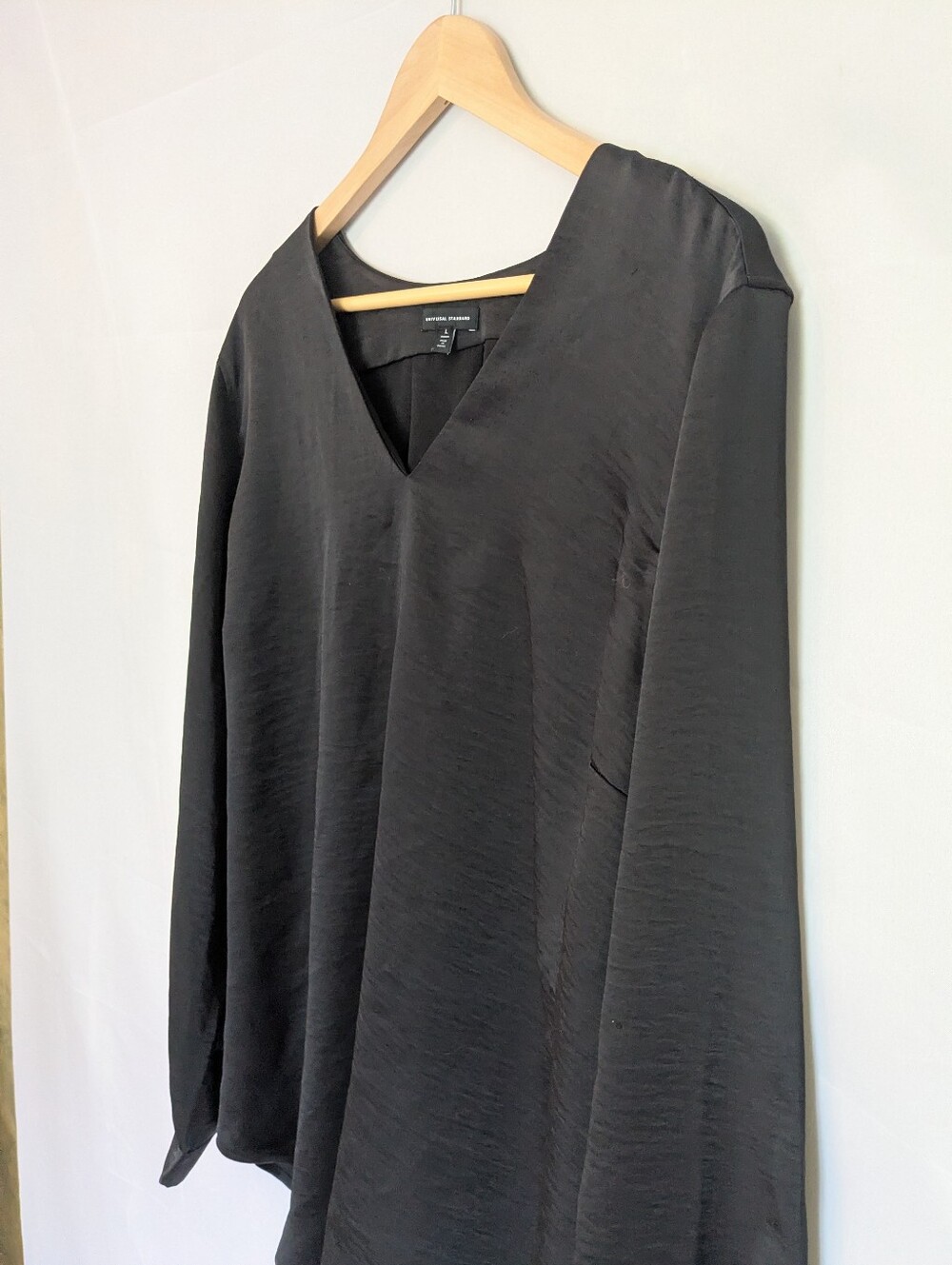 Universal Standard Satin V-neck Tunic Blouse Black 22 24 - Picture 5 of 9
